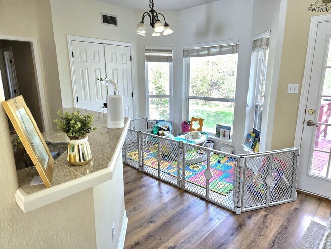 Building Photo - 2804 S Shepherds Glen