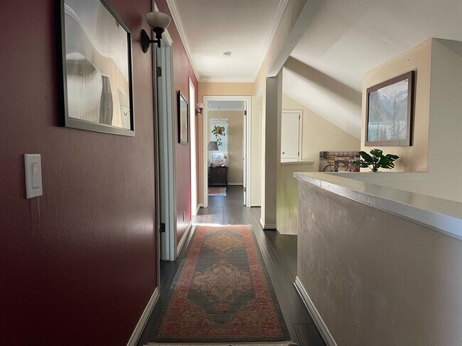 Building Photo - Spacious East Ventura 4 Bedroom 2 Bath Pool Home