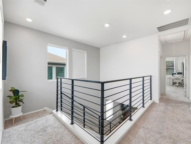Building Photo - 10215 Buster Dr