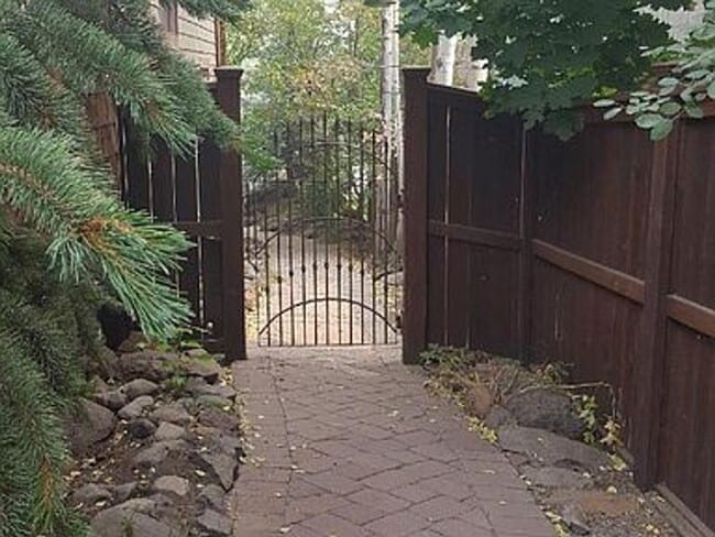 Building Photo - Don't miss this gem on Bend's West Side!