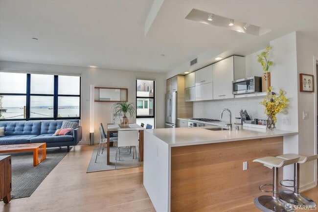 Building Photo - 451 Donahue St