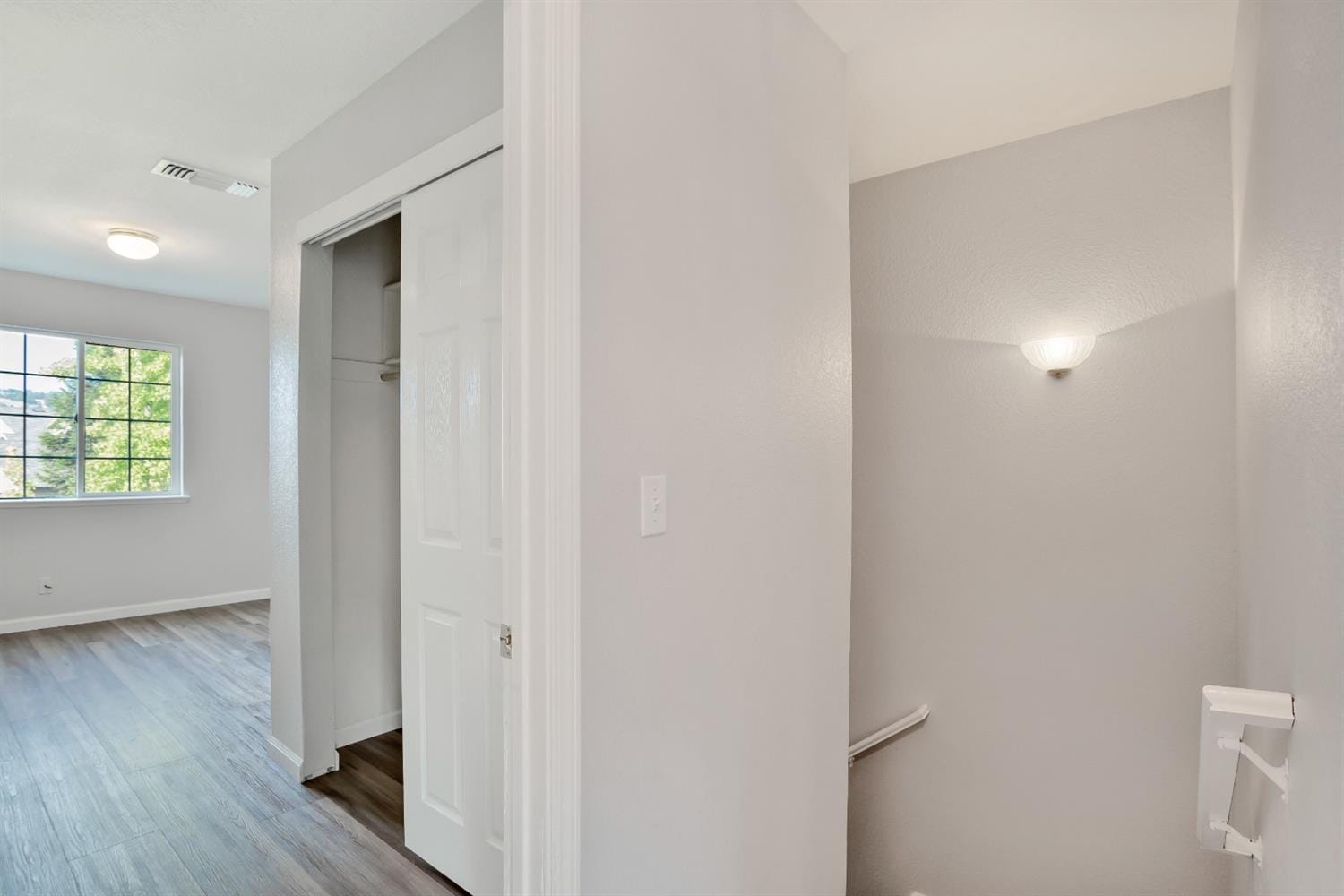 The upstairs hallway looking towards the stairs. - 3038 Courtside Dr