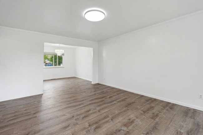 Building Photo - Move-In Ready 4 bedroom, 3 bathroom Home i...