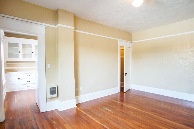 Building Photo - Beautiful and Spacious Studio in Fantastic Location Ready Mid-May!