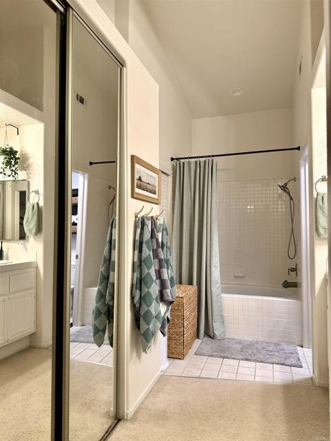 Building Photo - 951 River Oaks Ct