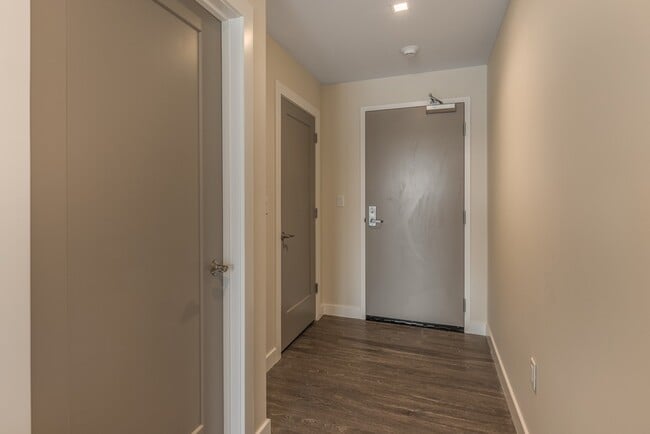 Building Photo - 44 Collins Ave