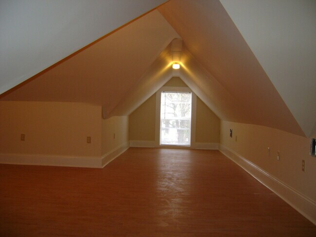 Building Photo - 360 S Broadway Park