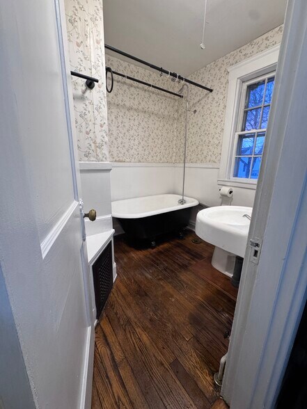 Bathroom - 11 Page St