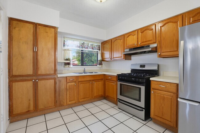 Building Photo - 271 Wayside Dr