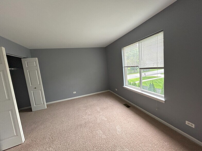 Building Photo - 707 Red Oak Ct