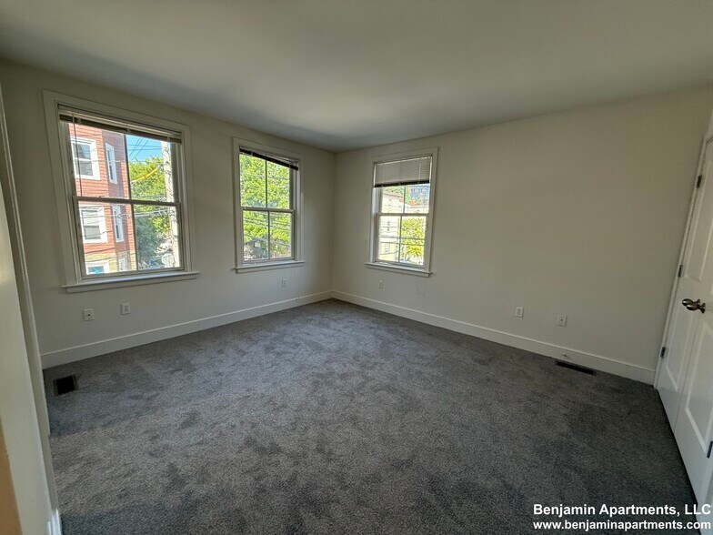 Building Photo - 108 2nd St