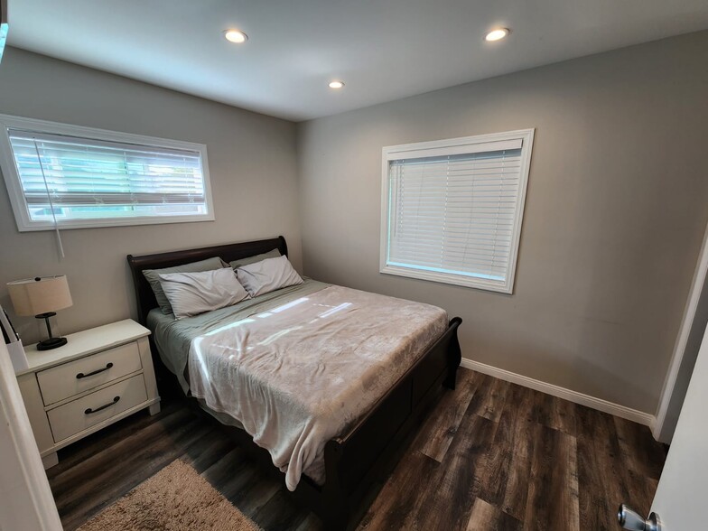 bedroom - 10614 Amestoy Ave