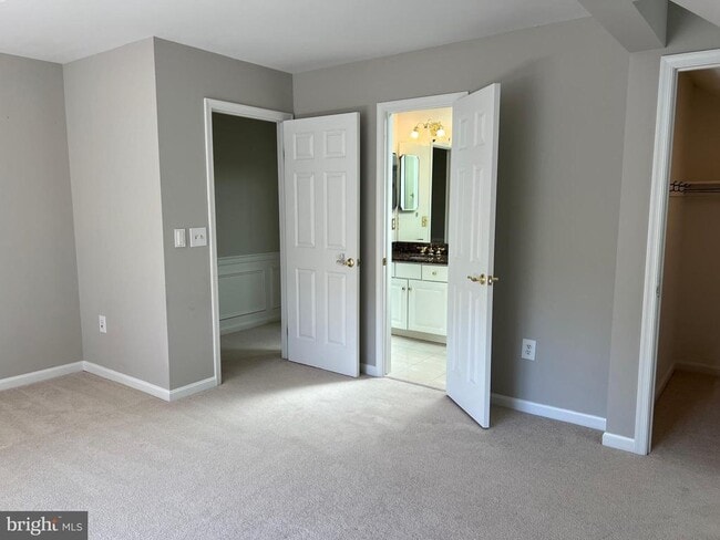Building Photo - 10220 Cedar Pond Dr
