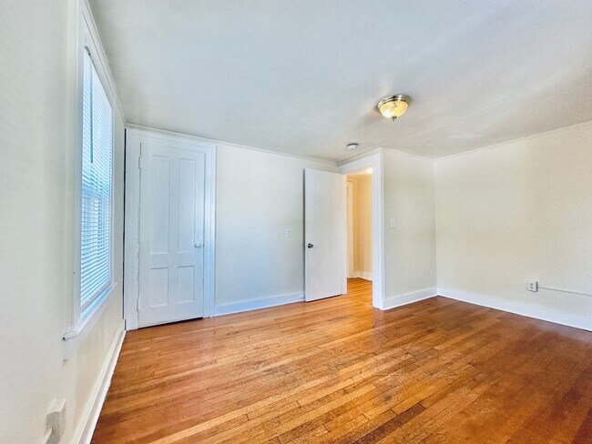 Building Photo - 179 Bradley St