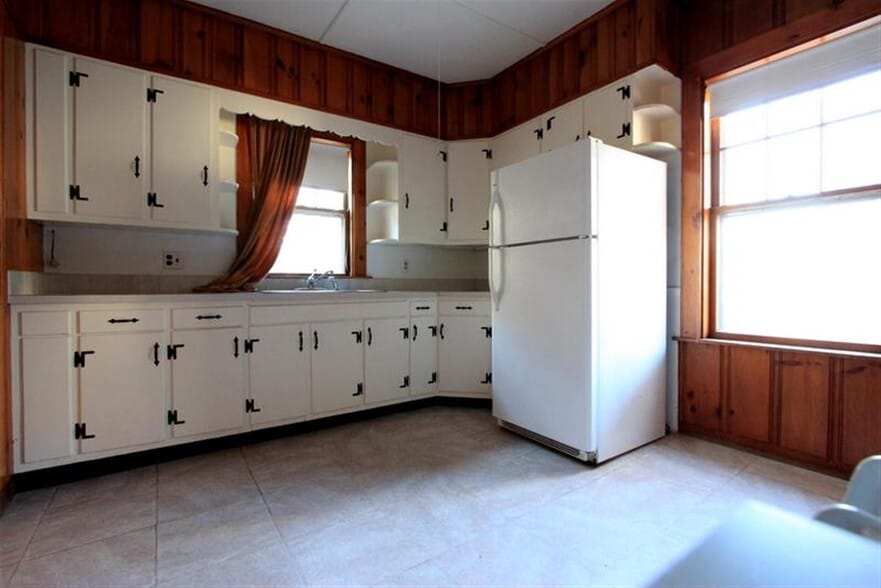 Building Photo - 92 Rogers Ave