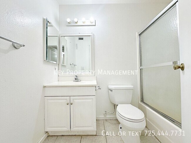 Building Photo - %1381 University Ave-#102