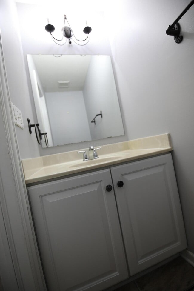 Building Photo - 4400 Greensbury Dr