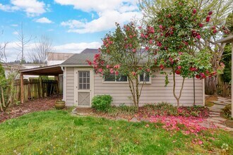 Building Photo - Cozy Studio in West Linn