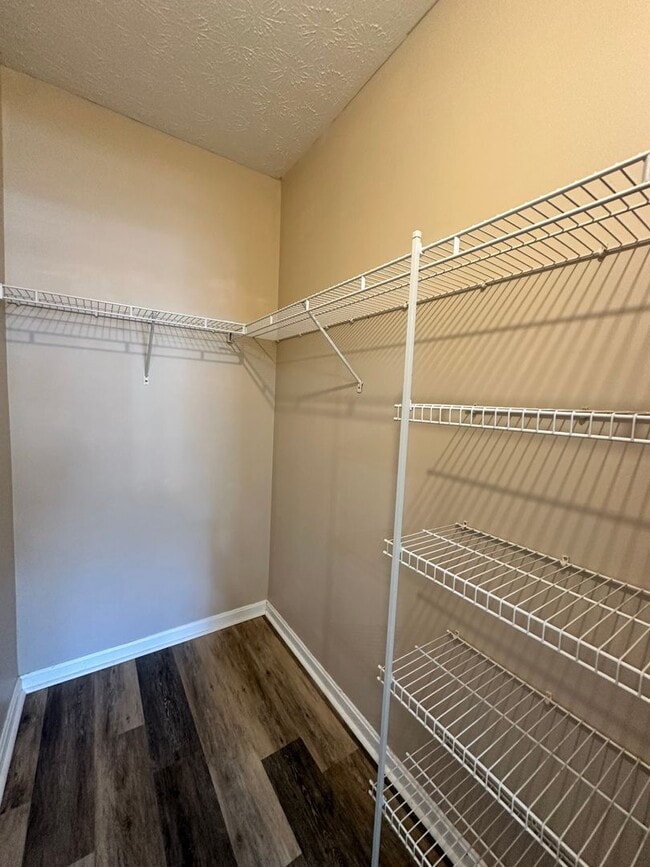 Building Photo - 2BR/2BA Updated Condo in Prospect Glen Vil...