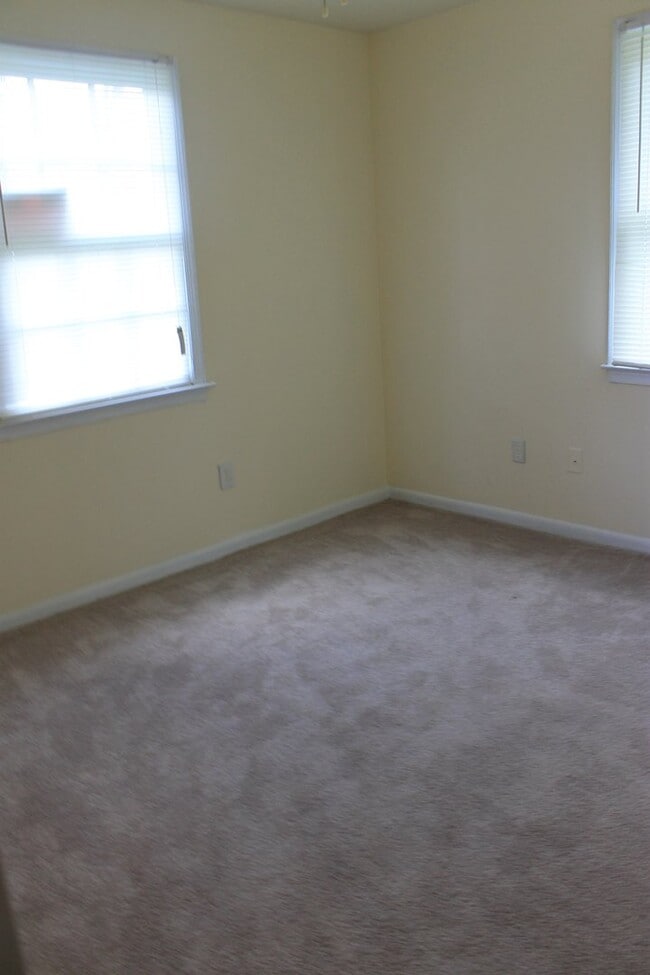 Building Photo - Updated 3 Bed and 1 Bath