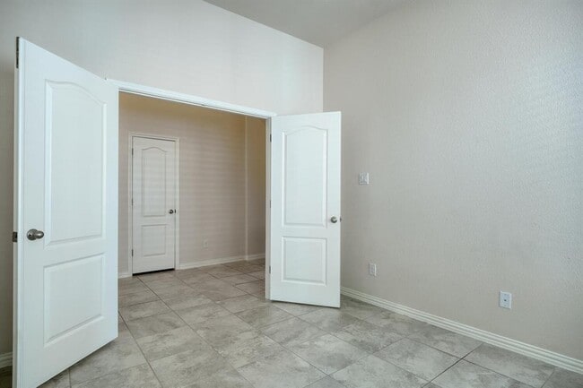 Building Photo - 8333 Paola St