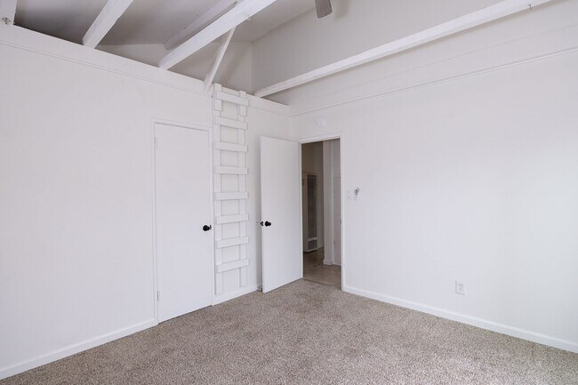 Building Photo - 3 Bedroom + 2 Bathroom Duplex | Silverstrand | Oxnard | Unfurnished