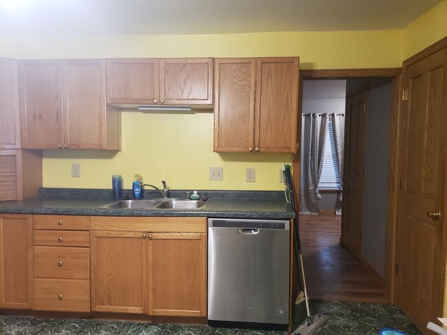 Building Photo - 608 W South St