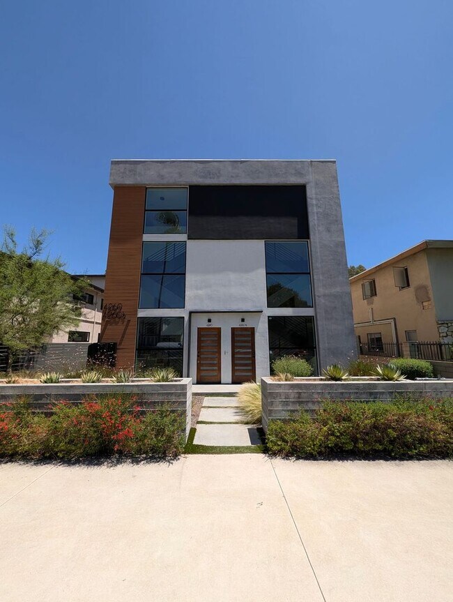 Building Photo - 4260 Laurel Canyon Blvd