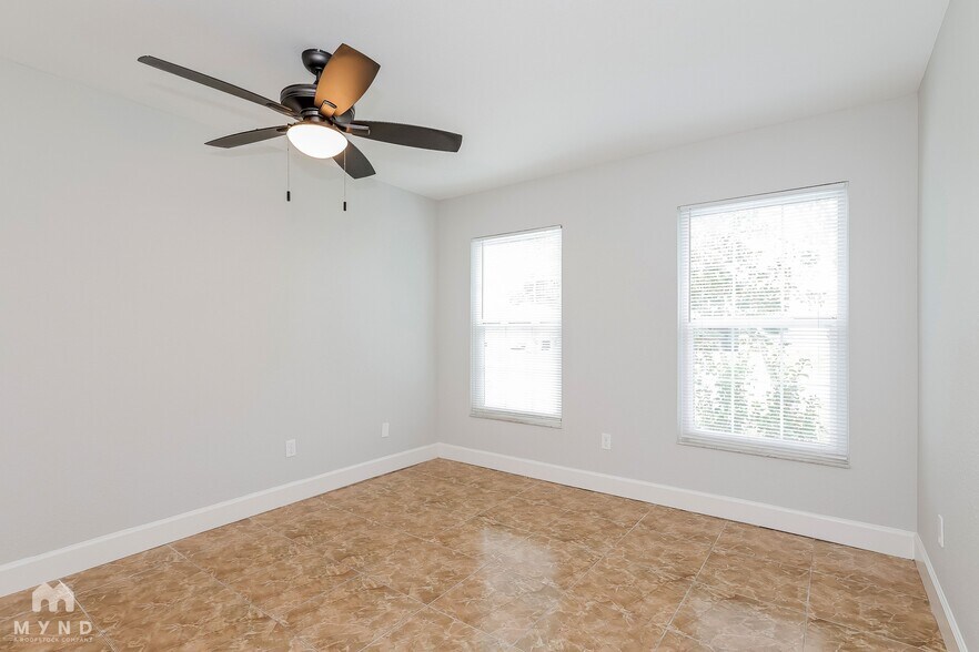 Building Photo - 319 Buttonwood Dr