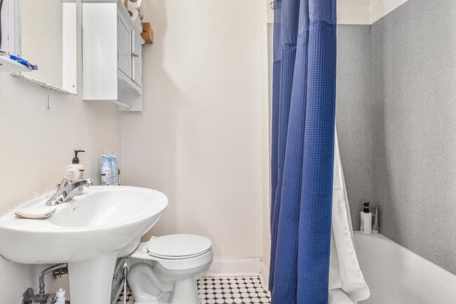 Building Photo - 1319 Rutledge St