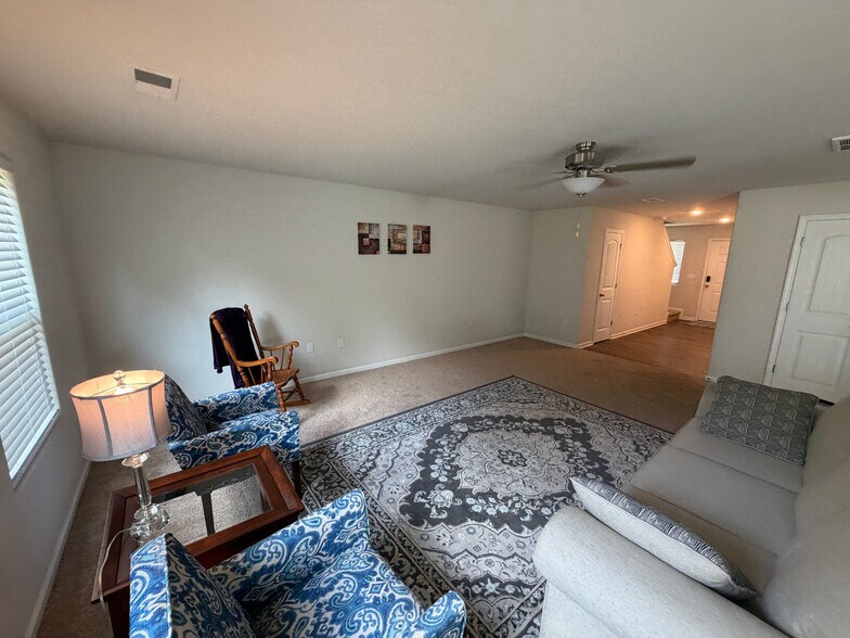 Building Photo - Room in House on Creedmore Hills Dr