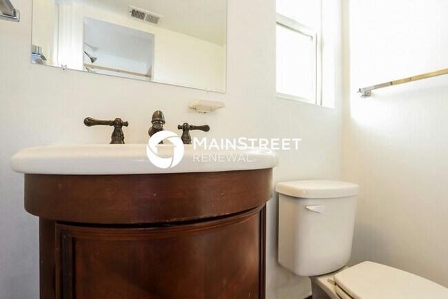 Building Photo - 3 Bedroom Pet-Friendly Home in AURORA, CO with Main Street Renewal