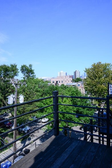 Building Photo - 2334 W Harrison St