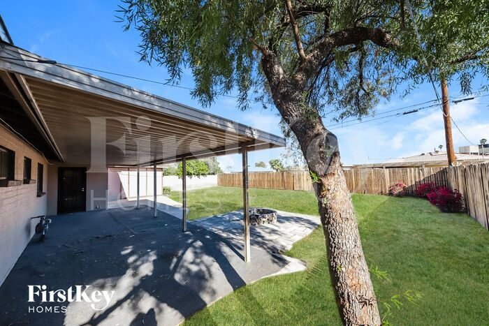 Building Photo - 2118 W Montebello Ave