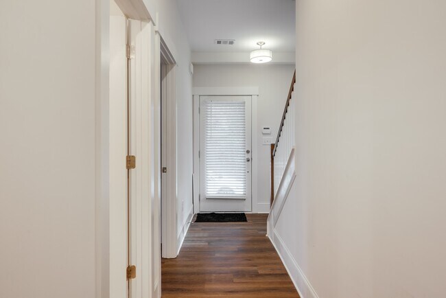 Building Photo - 372 Arch St