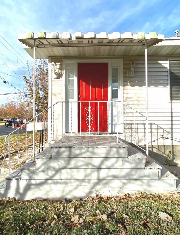 Building Photo - 290 N 100 E
