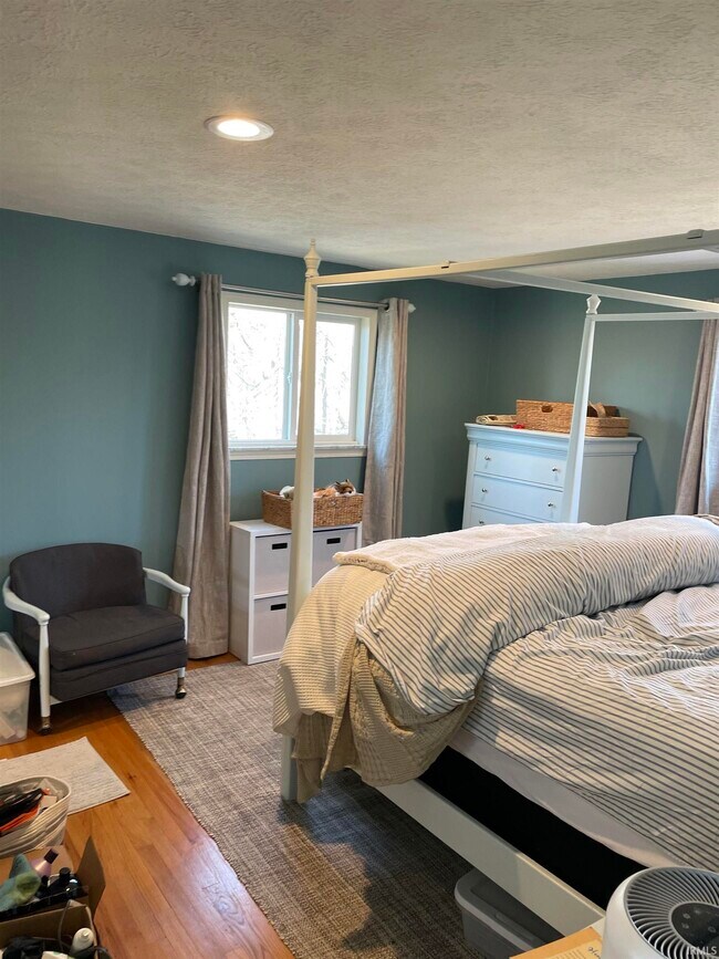 Building Photo - 9375 Cooper Rd