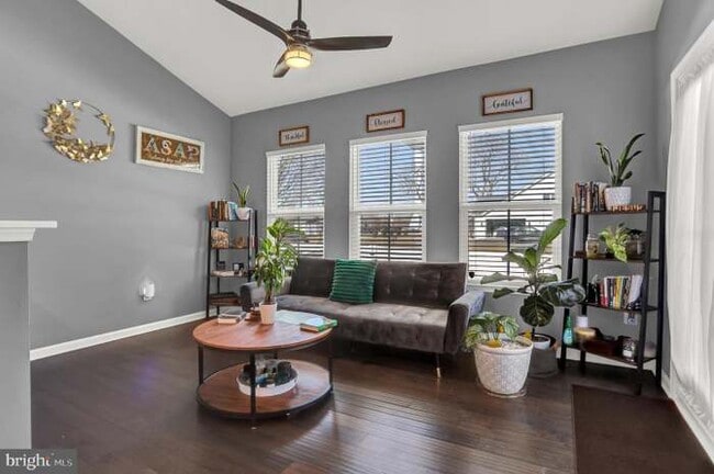 Building Photo - 1704 Scenic Manor Dr