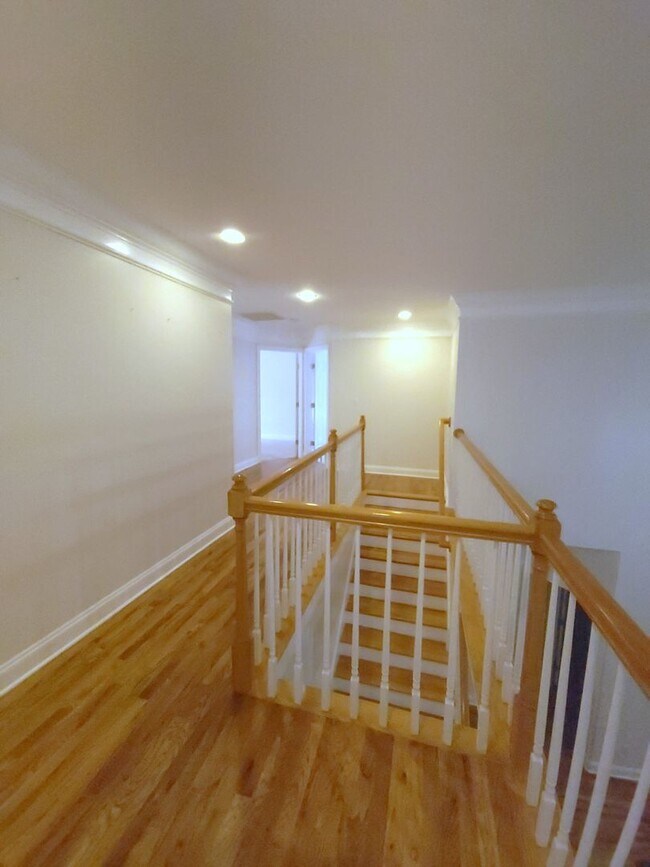 Building Photo - Knoxville 37934 - 4 bedroom, 3.5 bath home...