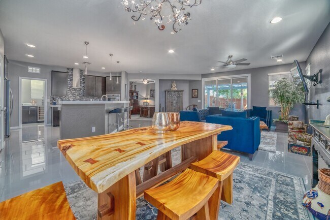 Building Photo - SUMMERLIN - FULLY FURNISHED - ALL UTILITIE...