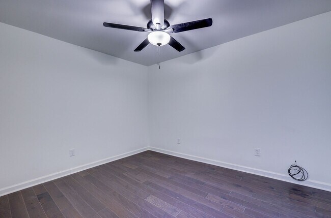 Building Photo - 3 bed 3 bath single family house