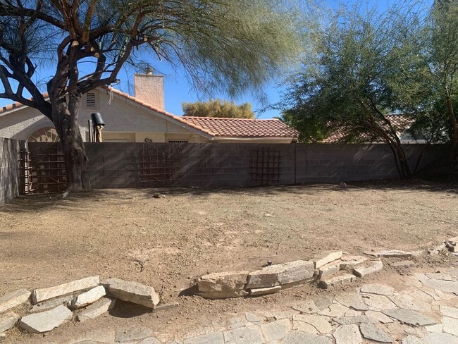 Building Photo - Single Story 3 Bedroom Home for Rent