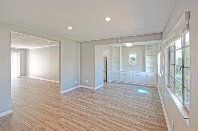 Building Photo - REMODELED, BRIGHT & AIRY 3BR2BA HOME W/ DETACHED GARAGE, CHARMING FRONT PORCH/YARD & HUGE REAR YA...