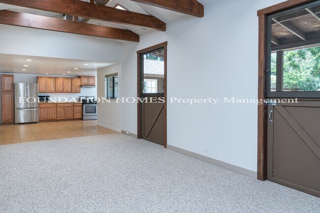 Building Photo - Charming 2BD/2BA Converted Stable in Seren...