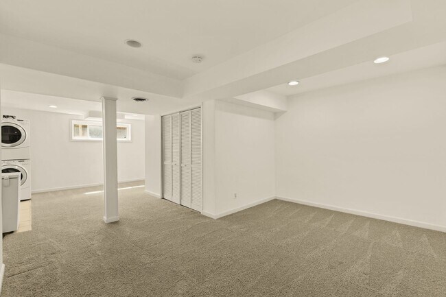Building Photo - 3111 63rd Pl