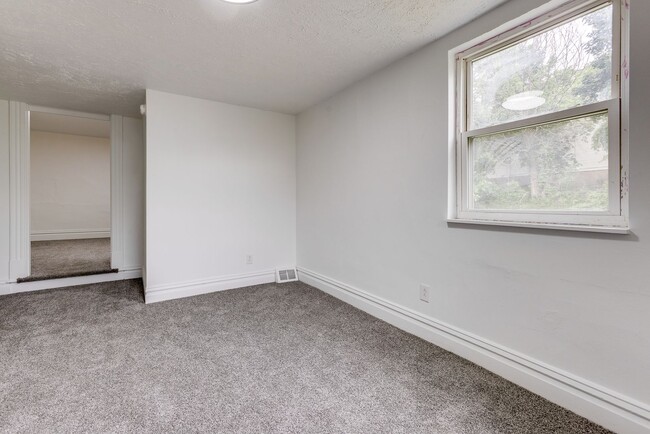 Building Photo - Fully Renovated 3BR/2BA Gem in the Heart o...