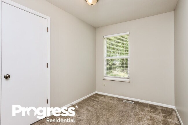 Building Photo - 251 Flora Dr