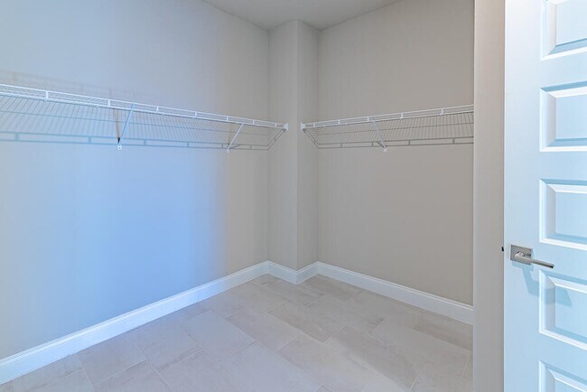 Building Photo - 9002 Dahlia Cir