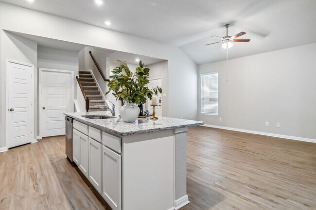 Building Photo - 131 Nespral Dr