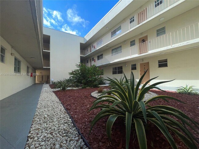 Building Photo - 10300 Coral Wy